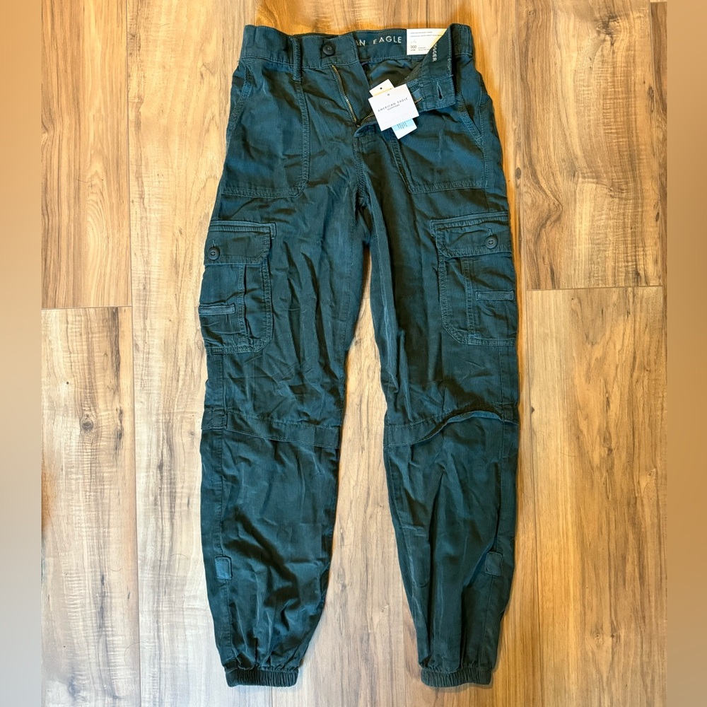 AE Super High-Waisted Baggy Corduroy Cargo Jogger